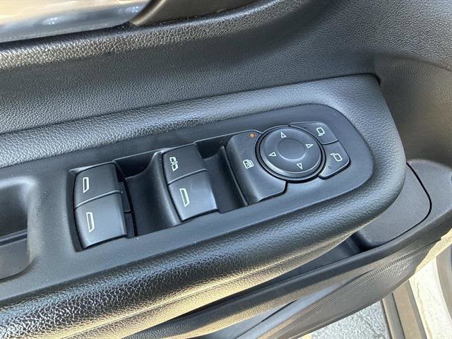 Used 2023 GMC Terrain SLE w/ Driver Convenience Package image 14