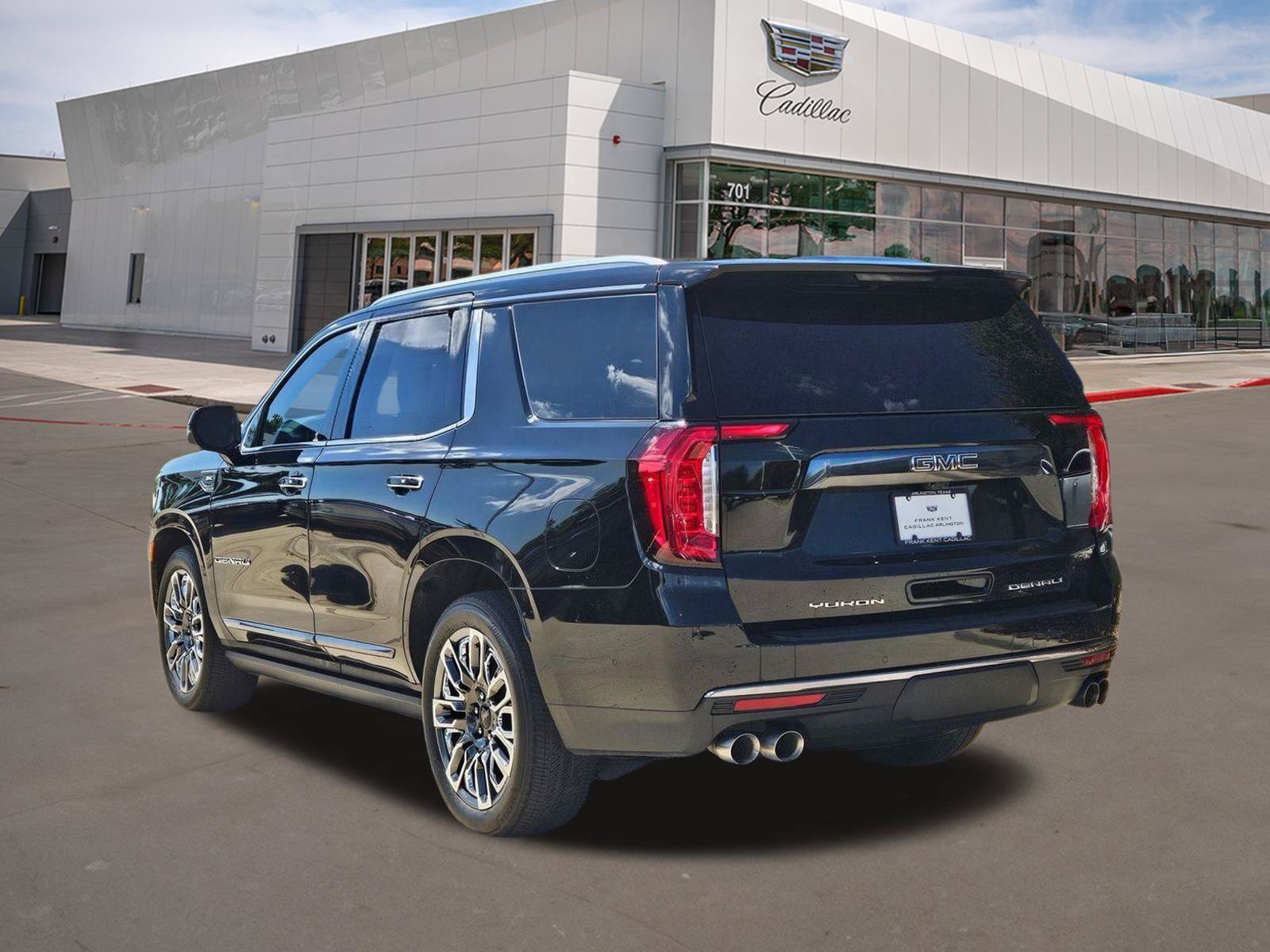 Used 2024 GMC Yukon Denali Ultimate AWD/4WD image 4