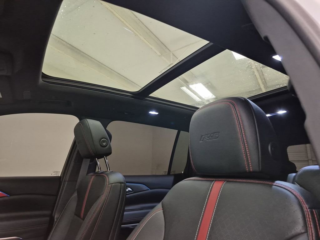 Used 2024 Chevrolet Traverse RS image 19