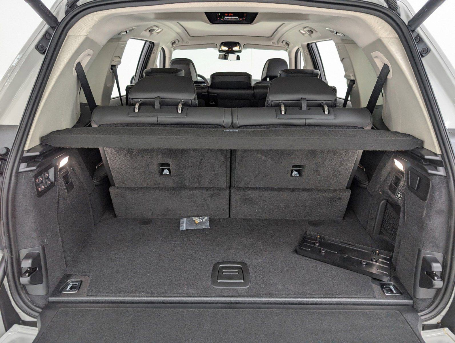 Used 2025 BMW X7 xDrive40i w/ Premium Package image 25