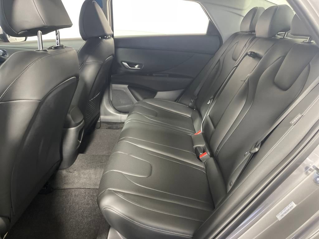 New 2025 Hyundai Elantra Limited image 21