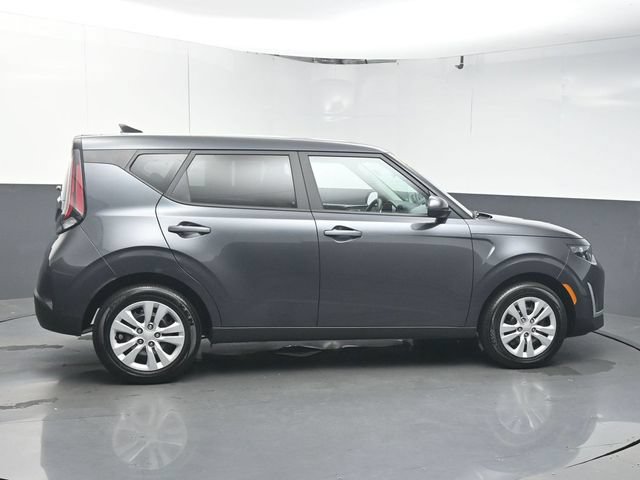 Used 2025 Kia Soul LX FWD image 8