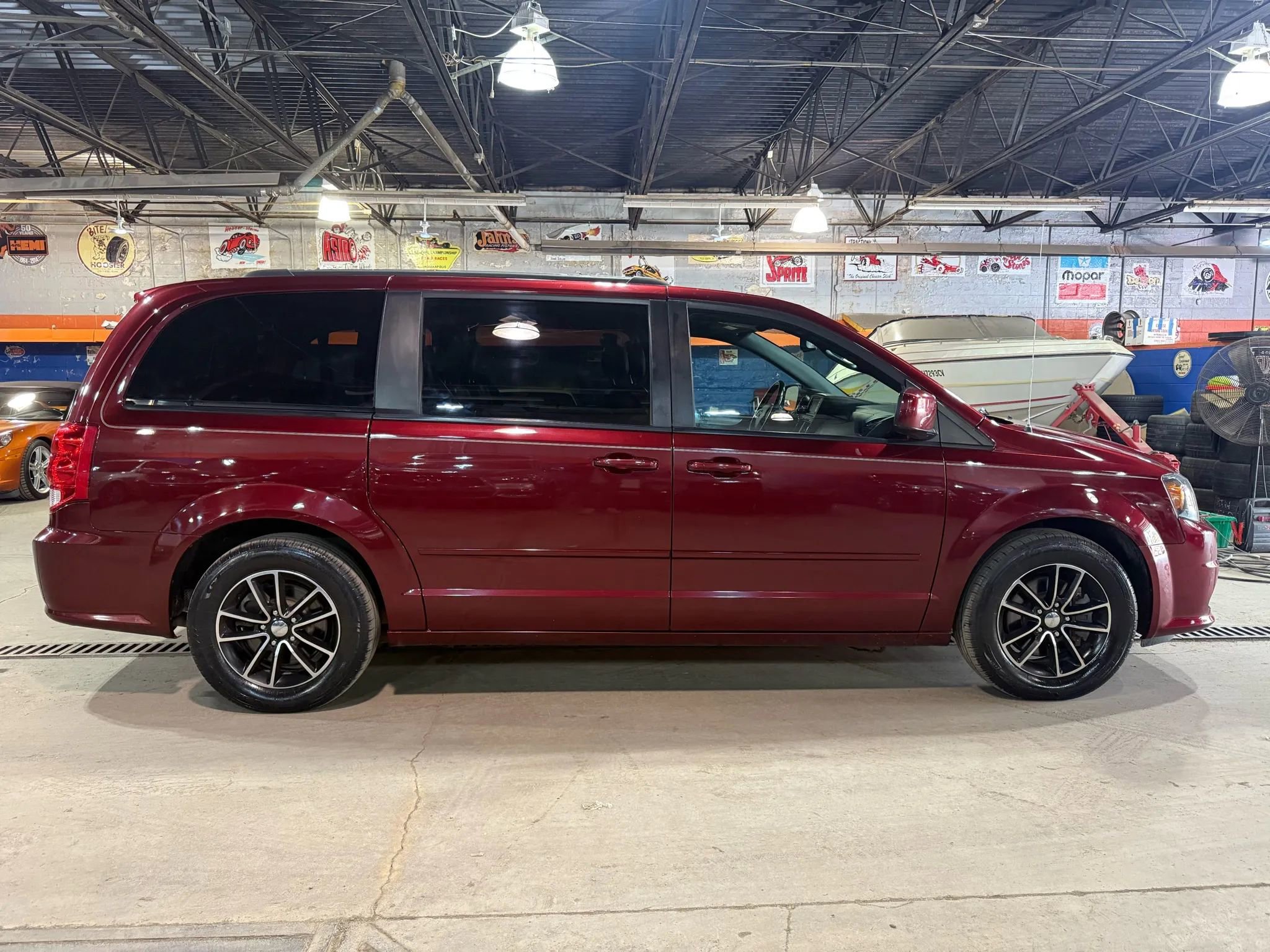 Used 2017 Dodge Grand Caravan GT image 4