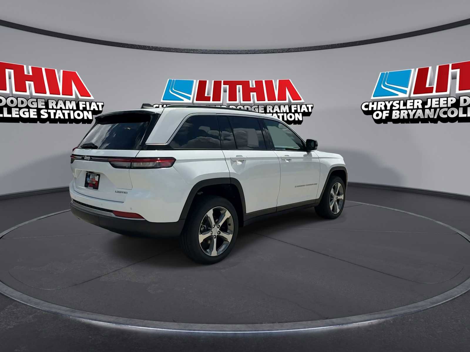 New 2026 Jeep Grand Cherokee Limited RWD image 8