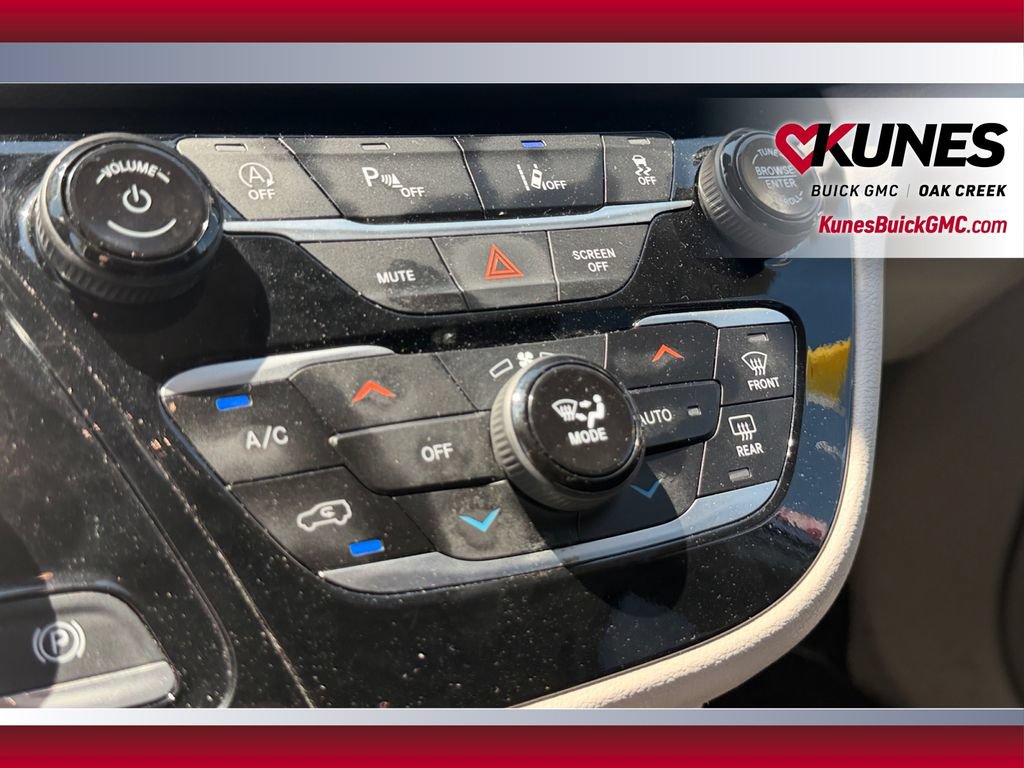 Used 2024 Chrysler Pacifica Touring-L FWD image 29