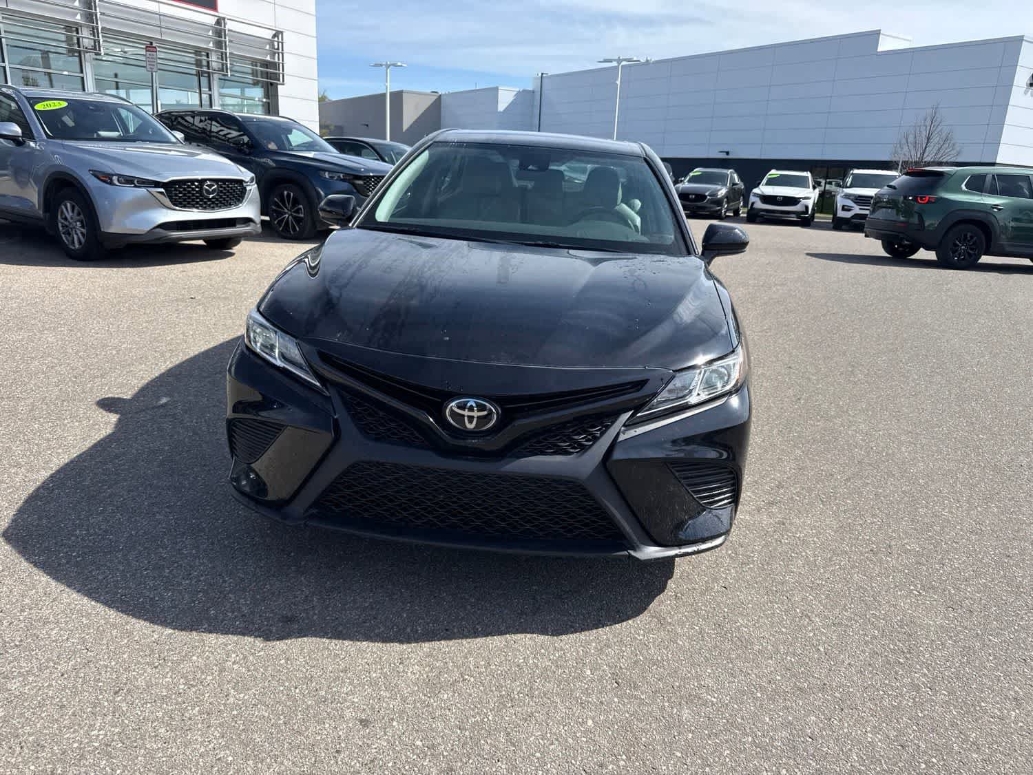 Used 2019 Toyota Camry SE FWD image 2