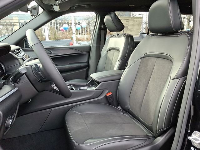 Used 2025 Jeep Grand Cherokee L Altitude image 9