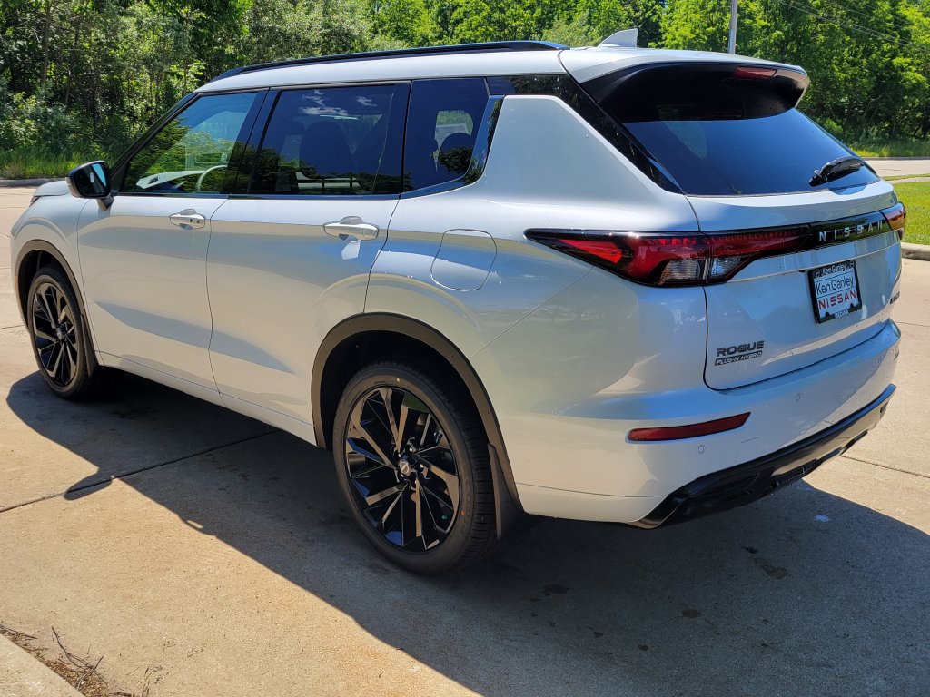 New 2026 Nissan Rogue SL AWD/4WD image 4
