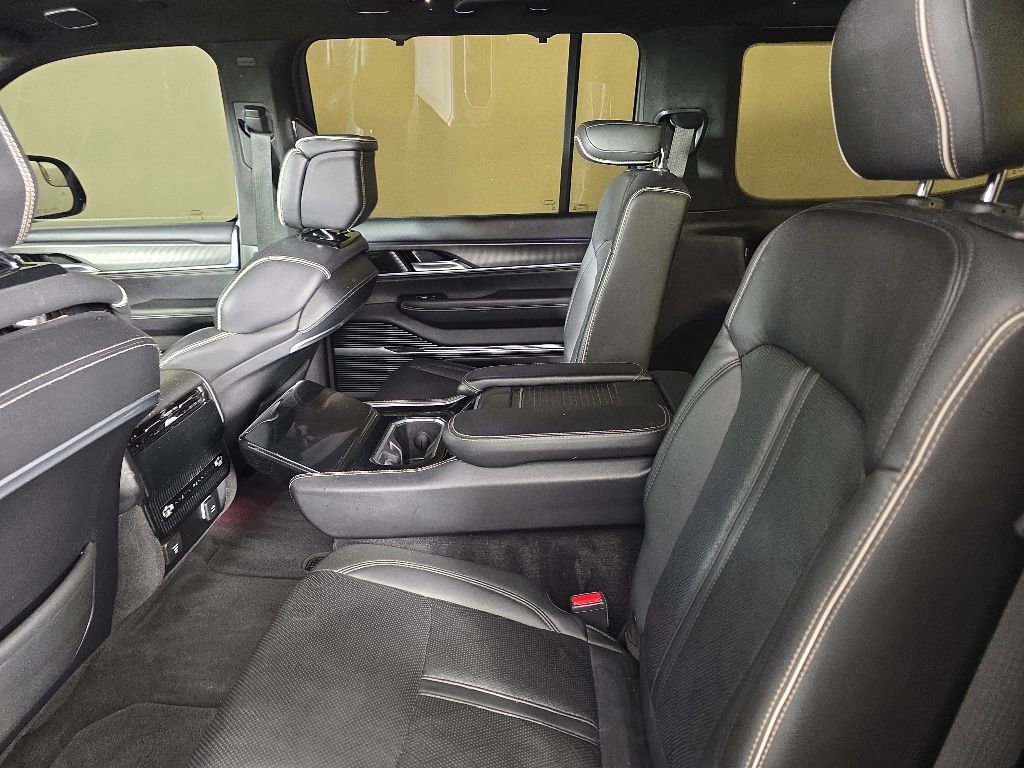 Used 2022 Jeep Grand Wagoneer Series II AWD/4WD image 37