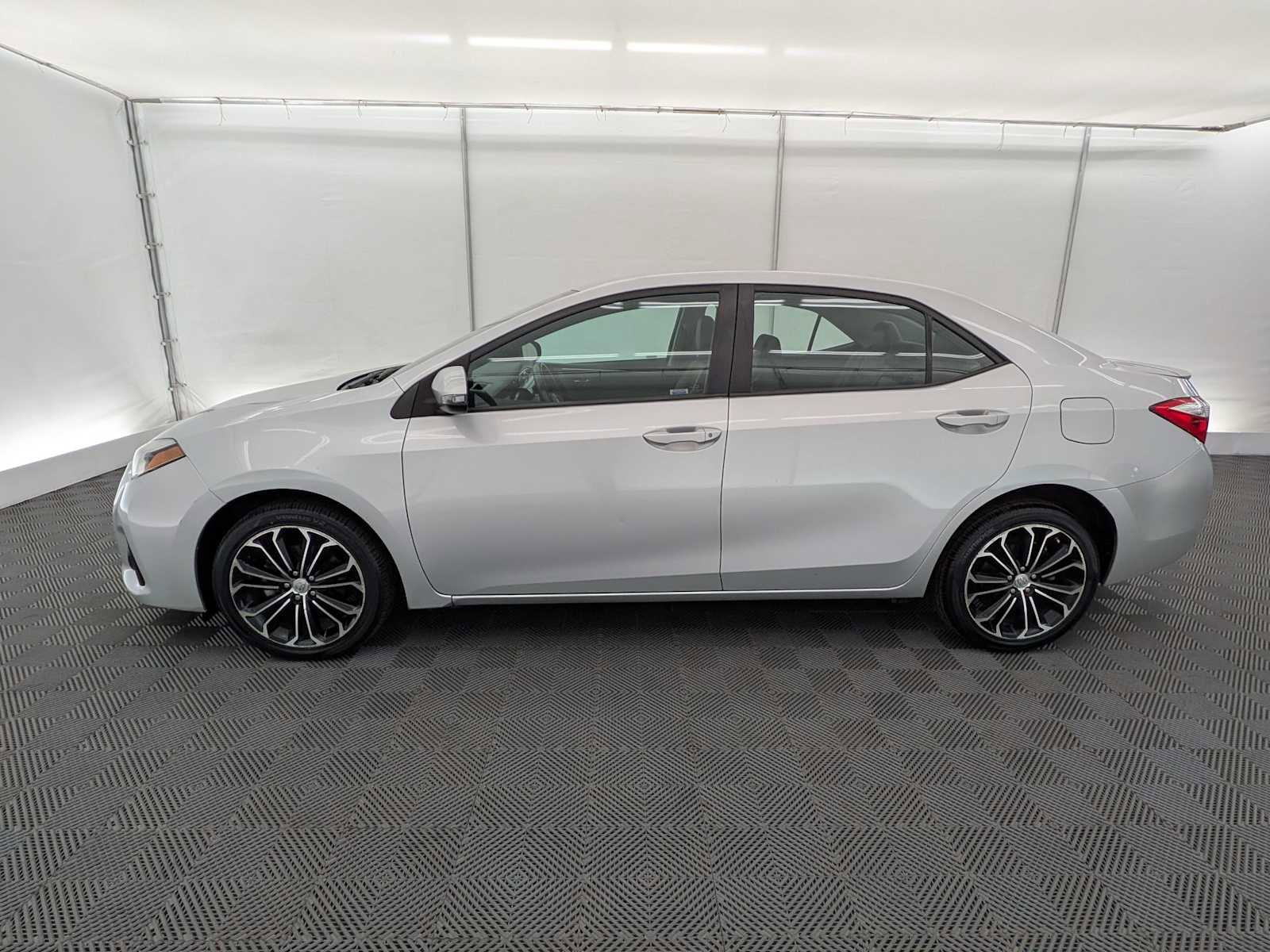Used 2016 Toyota Corolla S image 3