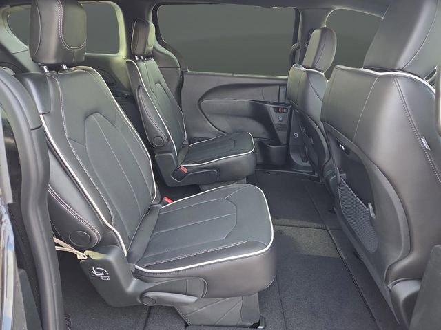 New 2026 Chrysler Pacifica Limited w/ Trailer Tow Group image 35