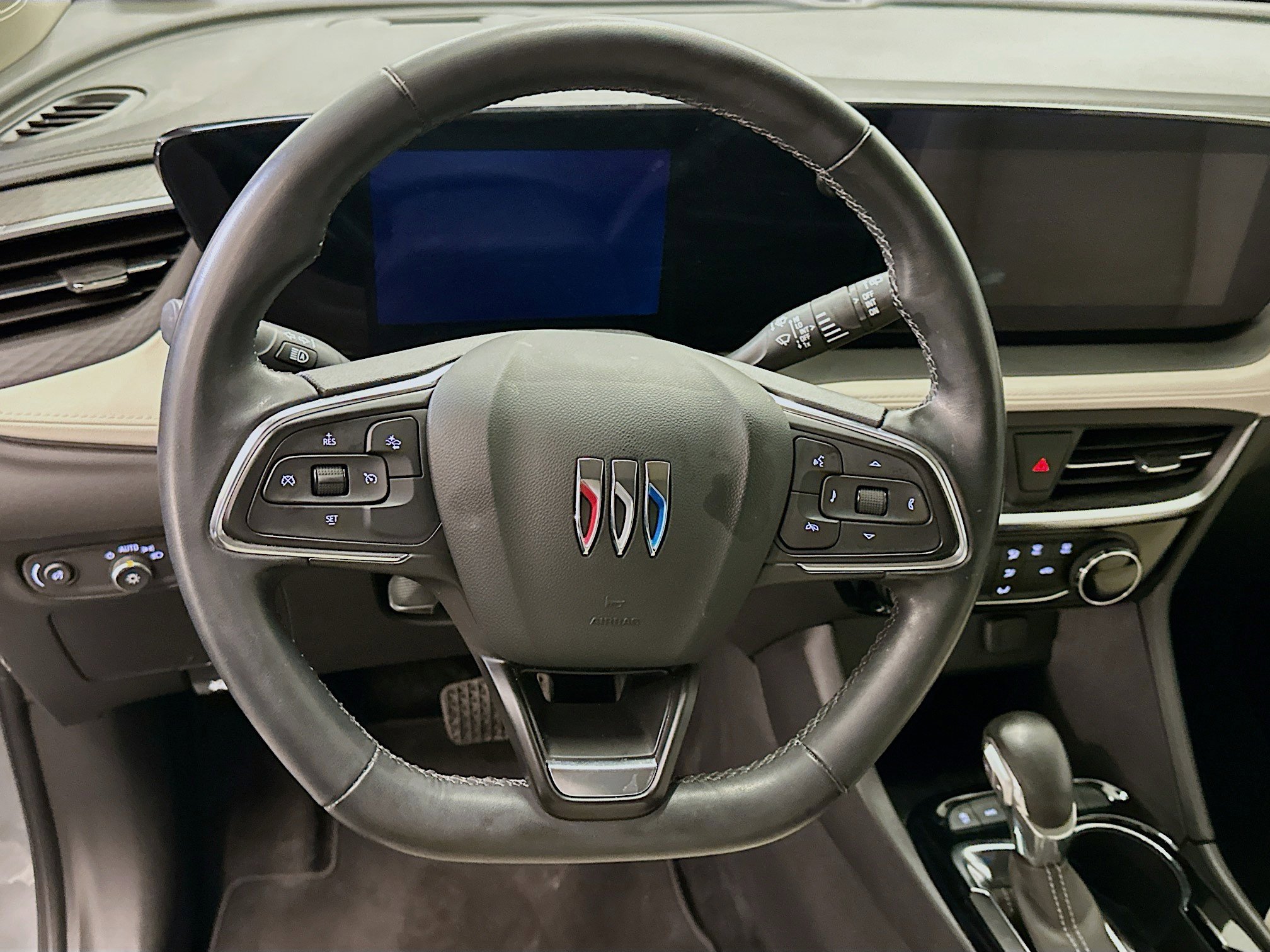 Used 2024 Buick Encore GX Sport Touring image 18