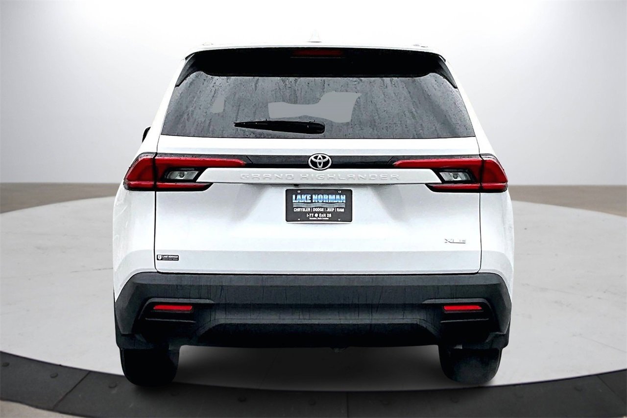 Used 2024 Toyota Grand Highlander Limited image 7