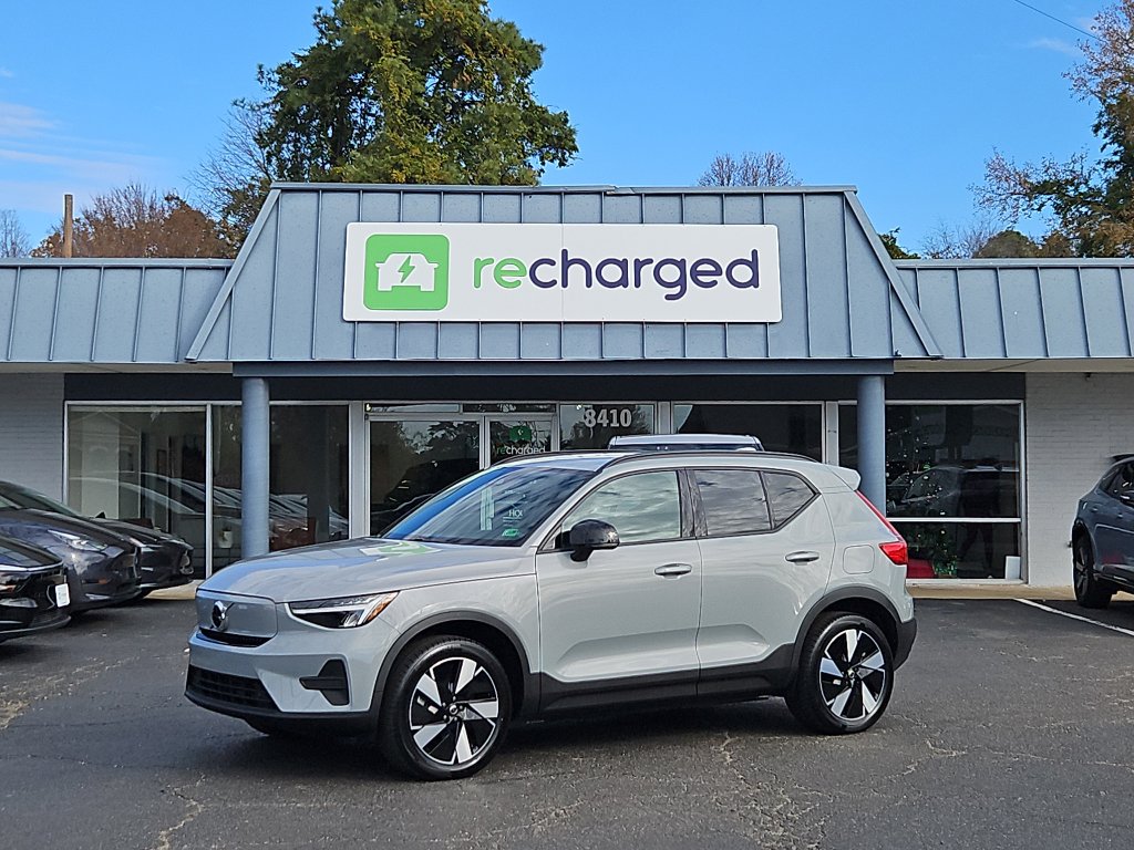 Used 2025 Volvo EX40 Core