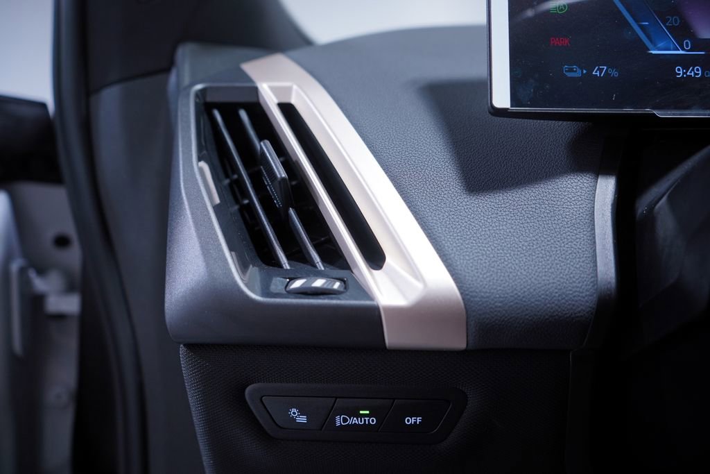 Used 2026 BMW iX xDrive60 image 17