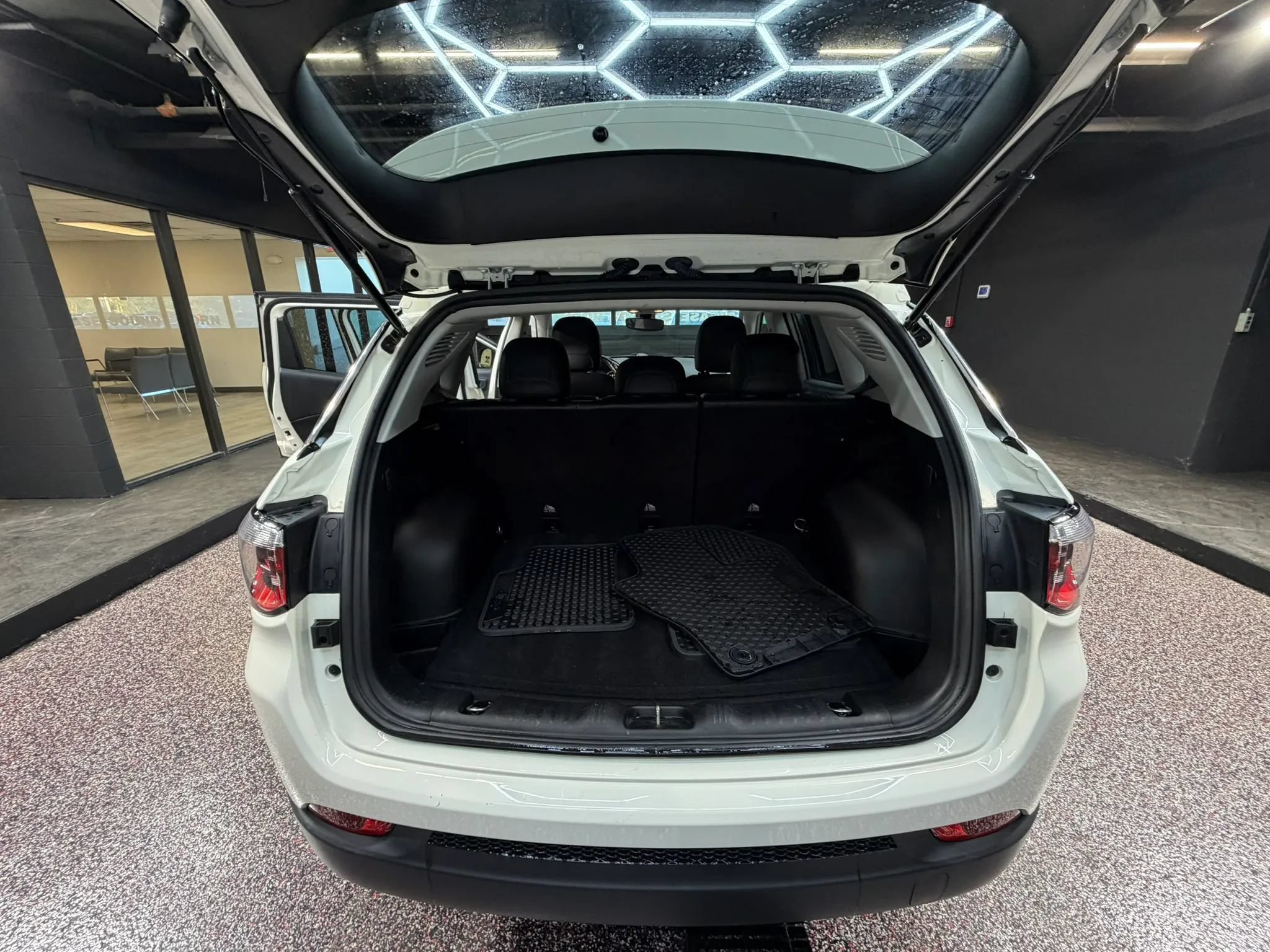Used 2019 Jeep Compass Latitude w/ Cold Weather Group AWD/4WD image 29