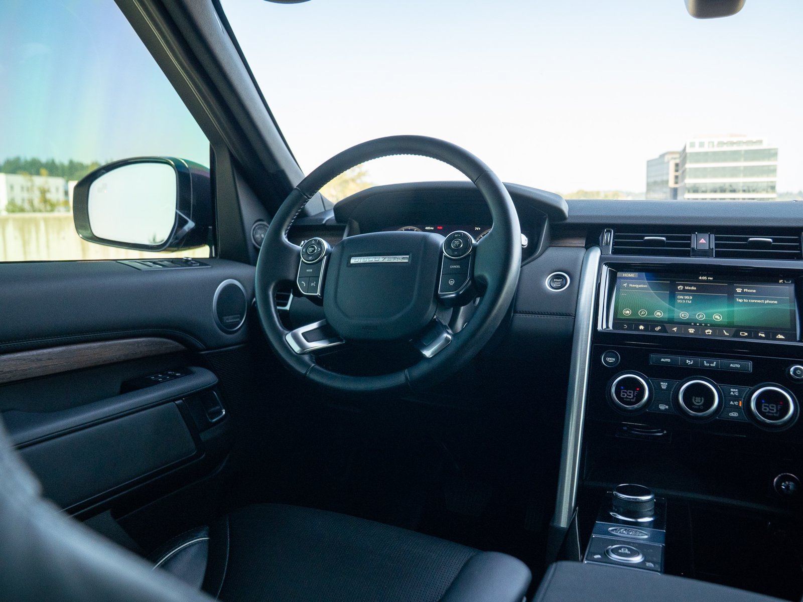 Used 2018 Land Rover Discovery HSE AWD/4WD image 21