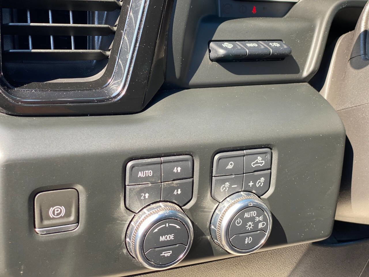 Used 2023 GMC Sierra 1500 AT4X image 10