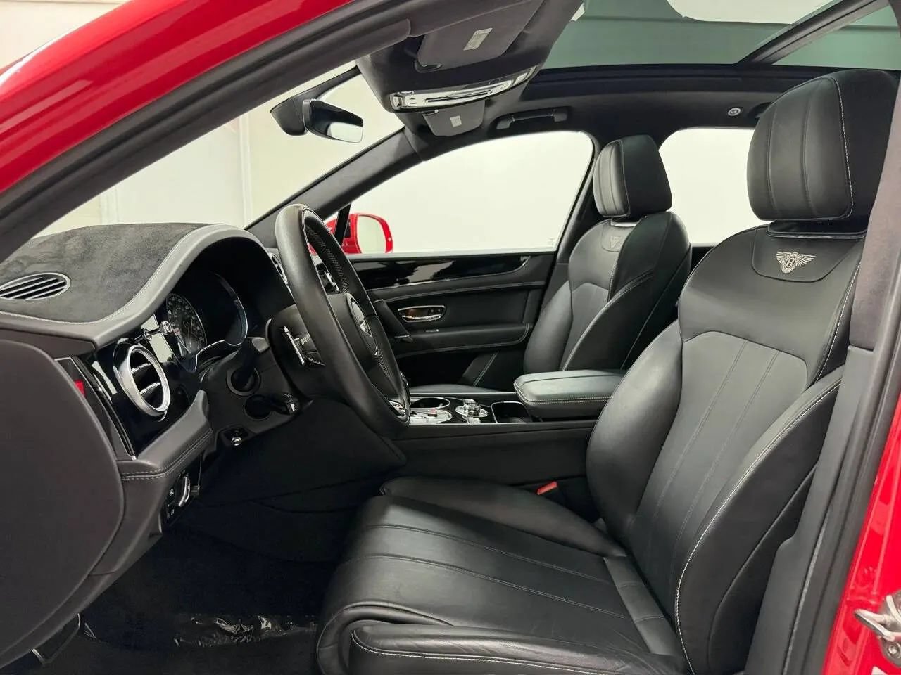Used 2019 Bentley Bentayga AWD/4WD image 12