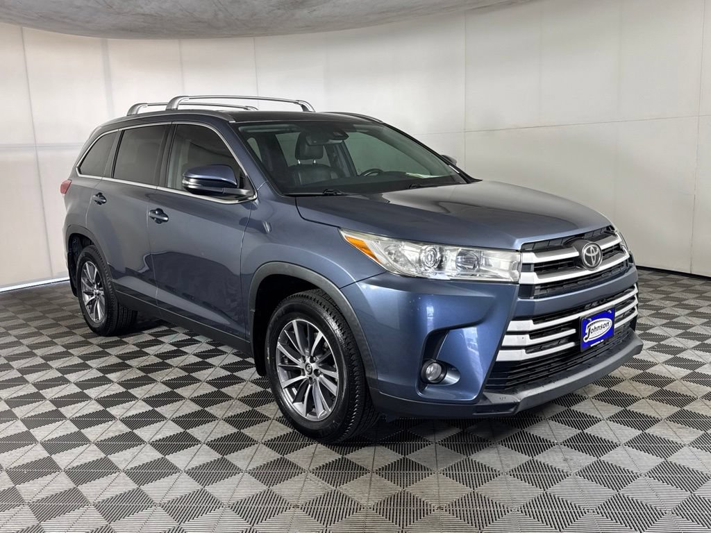 Used 2019 Toyota Highlander XLE AWD/4WD image 4