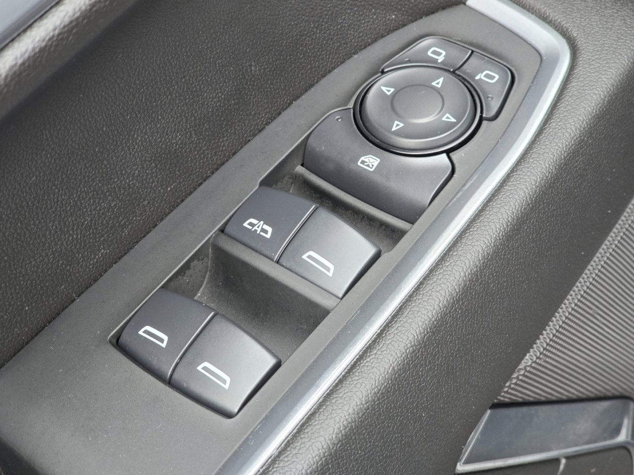 Used 2024 Chevrolet Silverado 1500 LT Trail Boss w/ Convenience Package II image 31