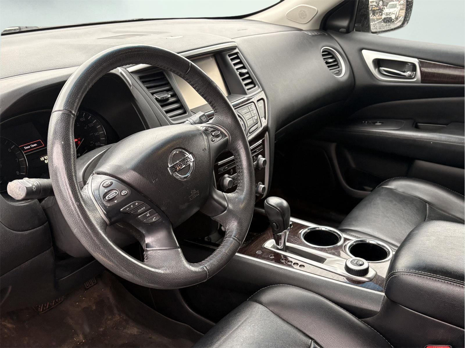 Used 2015 Nissan Pathfinder Platinum image 15