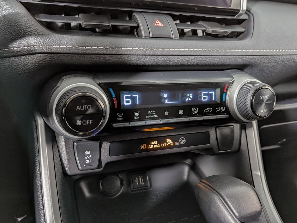 Used 2025 Toyota RAV4 LE image 27