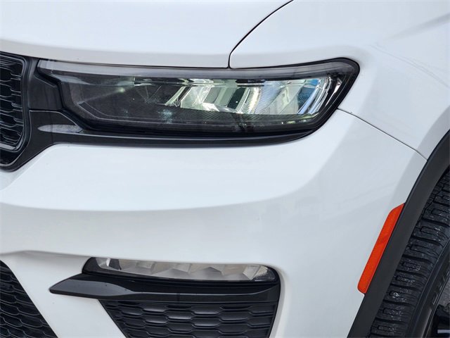 Used 2023 Jeep Grand Cherokee Limited w/ Black Appearance Package image 9