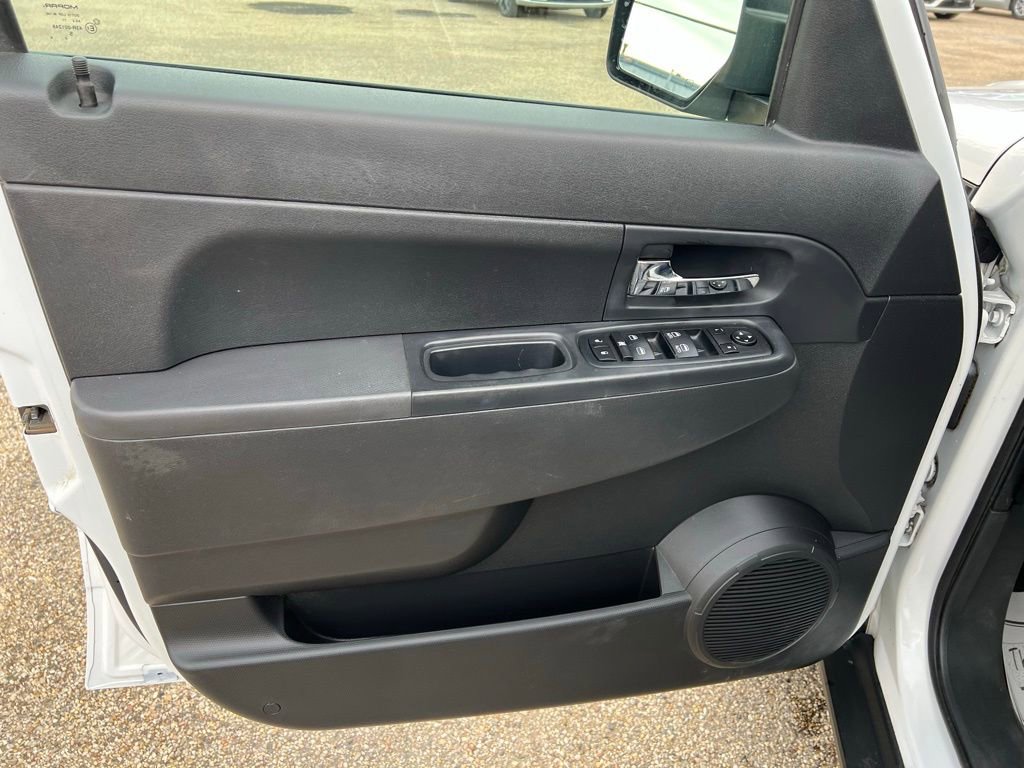 Used 2012 Jeep Liberty Sport image 26