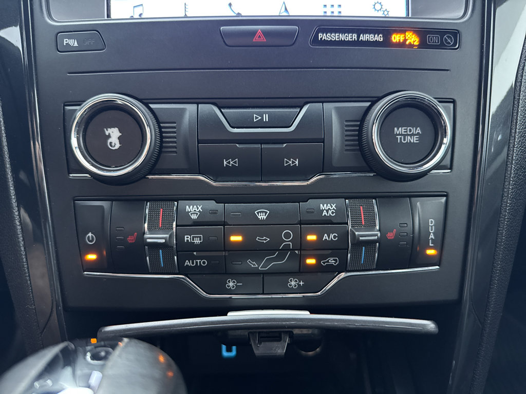 Used 2019 Ford Explorer XLT w/ Equipment Group 202A AWD/4WD image 22