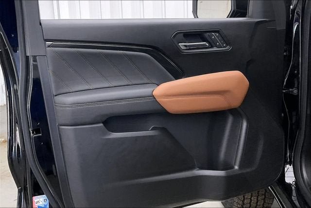 New 2025 GMC Canyon AT4 w/ Off-Road Front Bumper Package AWD/4WD image 10