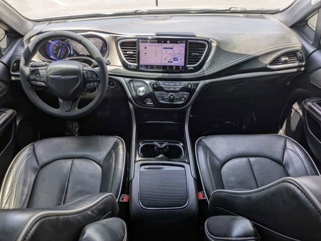 Used 2022 Chrysler Pacifica Limited w/ Uconnect Theater Family Group FWD image 18
