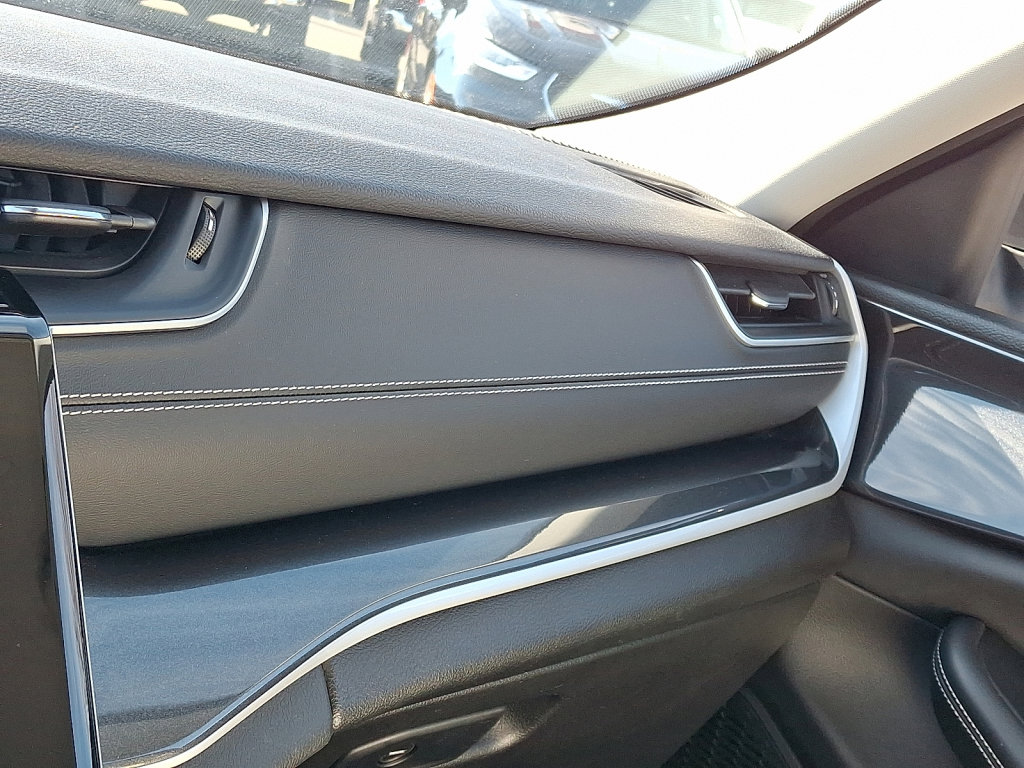 Certified 2023 Jeep Grand Cherokee Laredo image 30