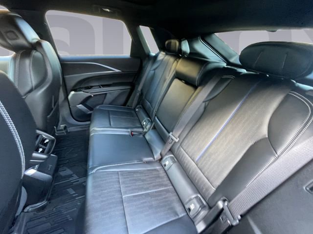 Used 2024 Cadillac Lyriq Sport image 16