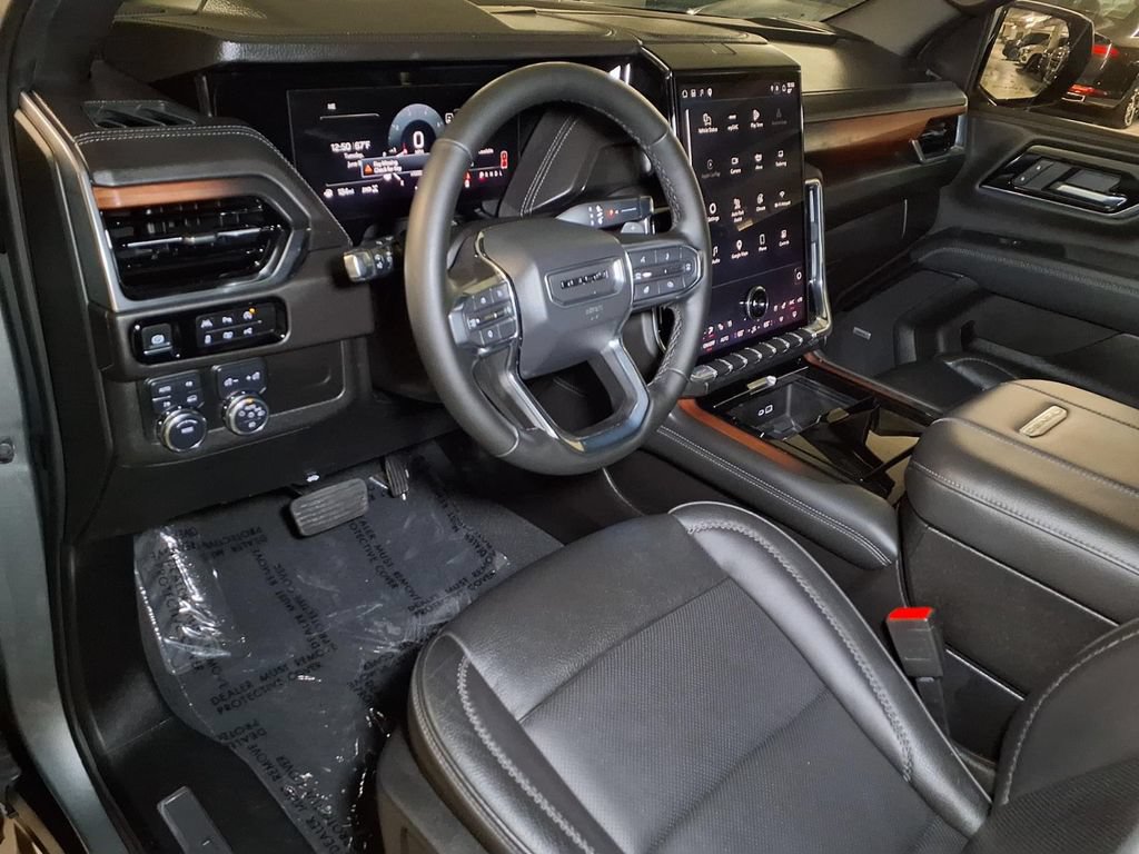 Used 2025 GMC Yukon Denali AWD/4WD image 4