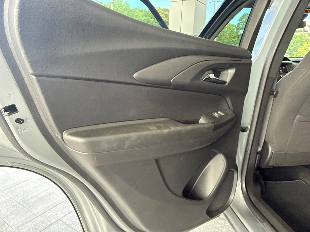 Used 2023 Chevrolet TrailBlazer LT FWD image 28