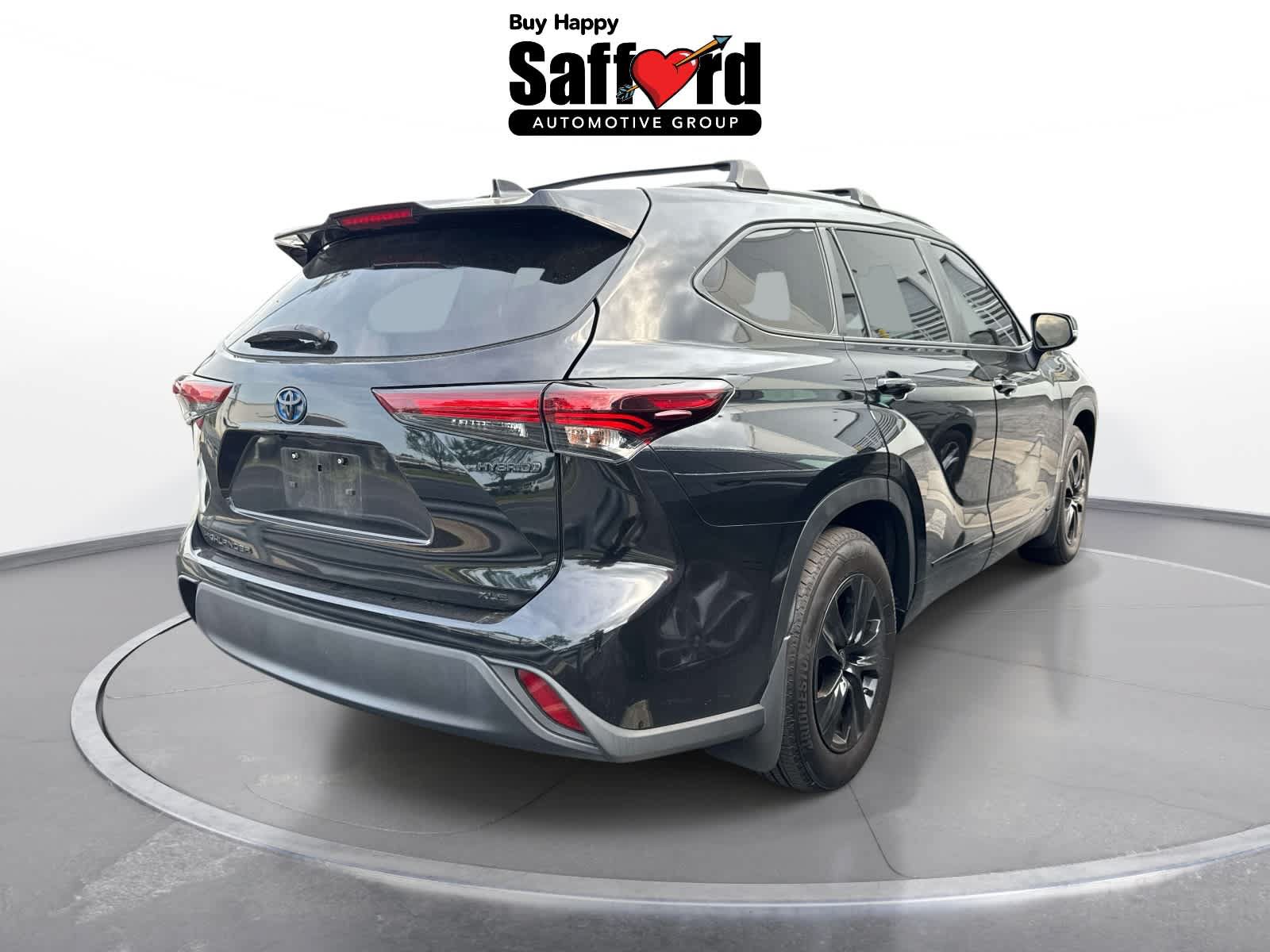 Used 2024 Toyota Highlander XLE AWD/4WD image 3