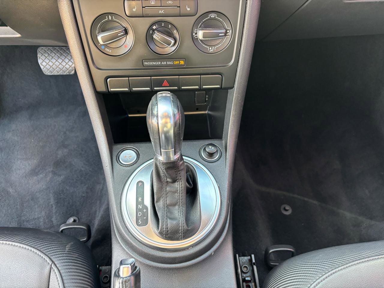 Used 2013 Volkswagen Beetle TDI FWD image 17