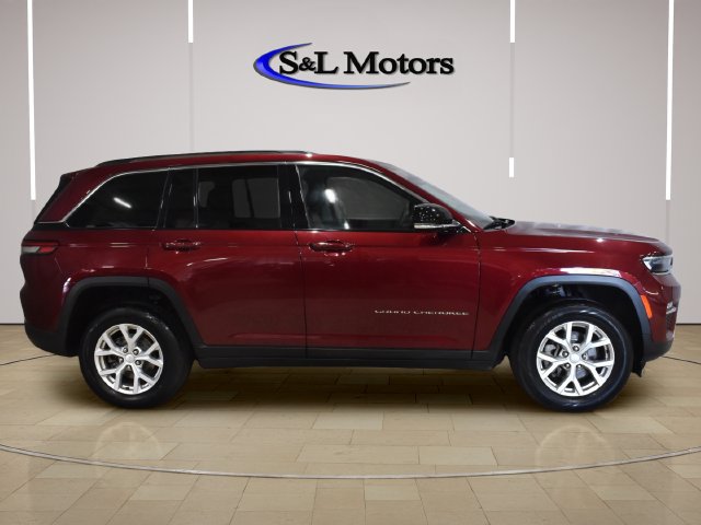 Used 2023 Jeep Grand Cherokee Limited AWD/4WD image 9