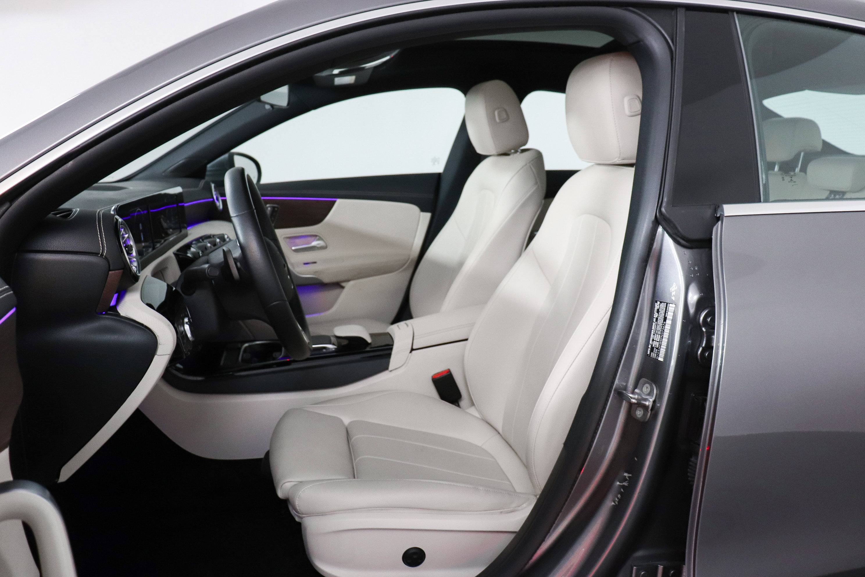 Used 2023 Mercedes-Benz CLA 250 4MATIC image 9