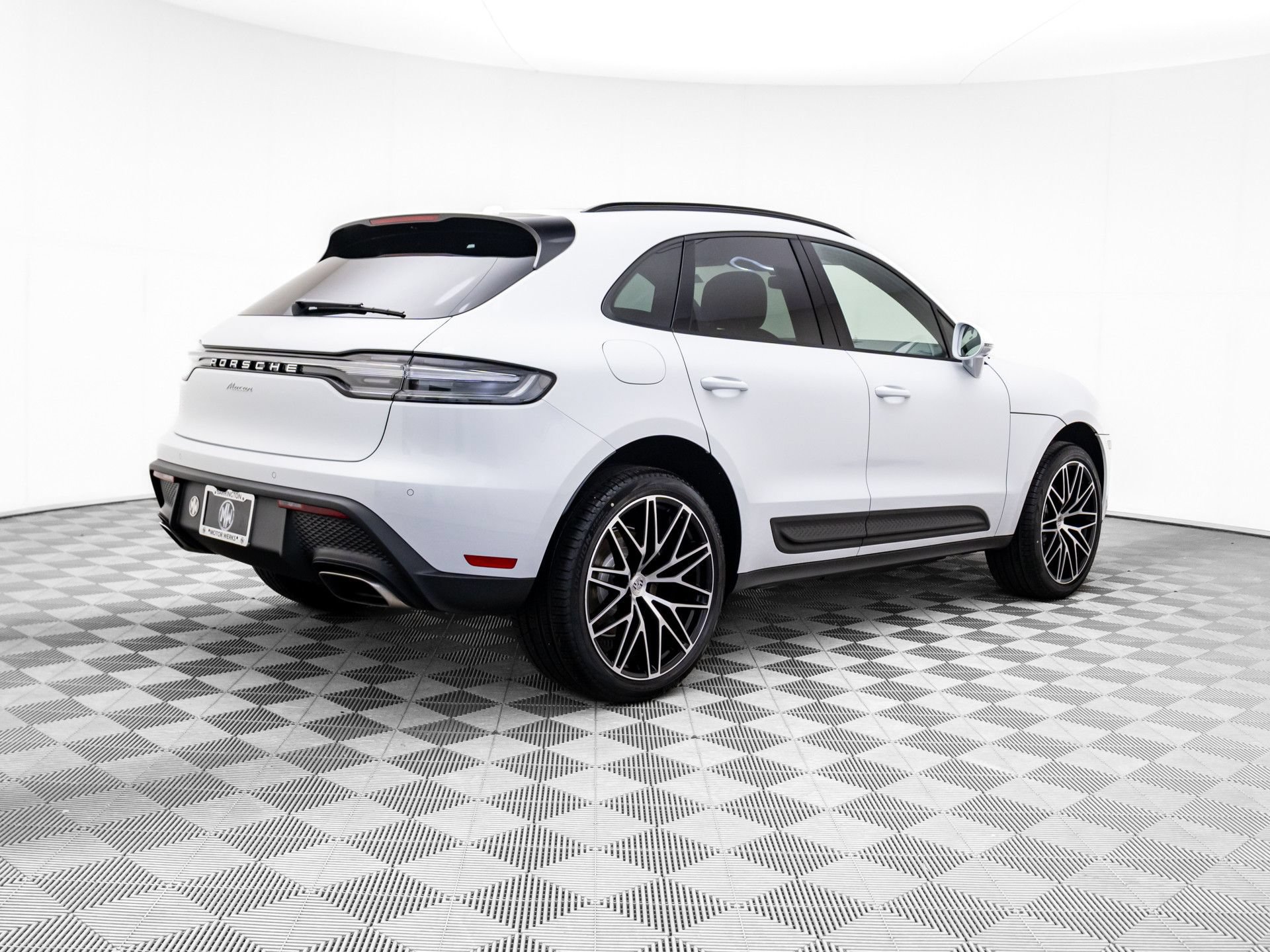 Used 2026 Porsche Macan AWD/4WD image 7