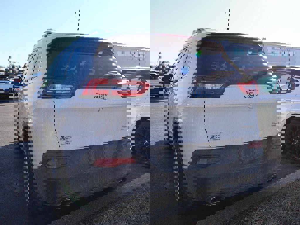 Used 2016 Jeep Cherokee Latitude w/ Comfort/Convenience Group image 16