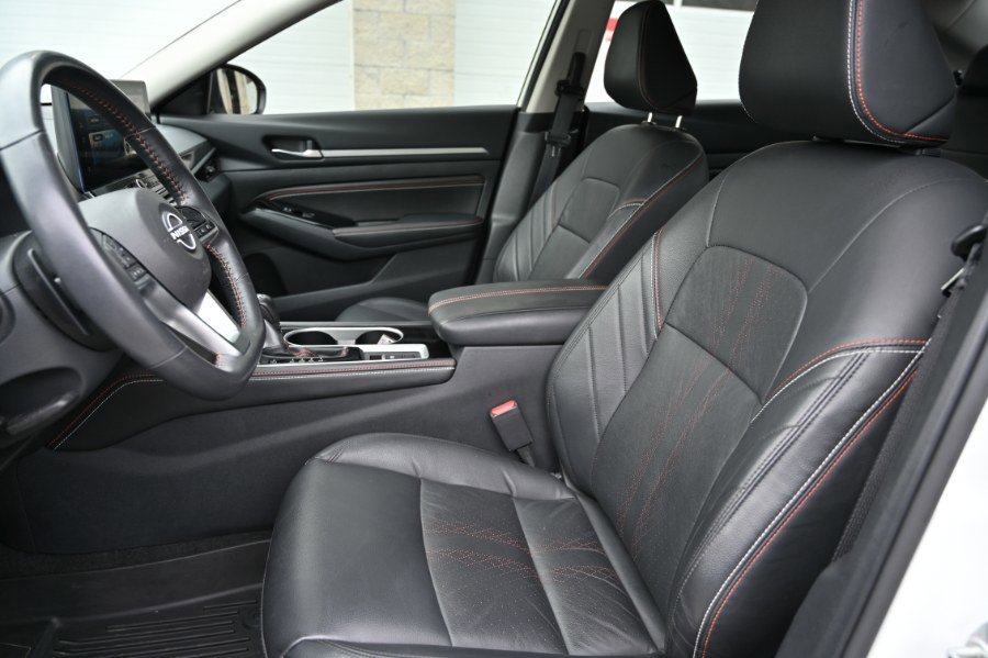 Used 2023 Nissan Altima 2.5 SR w/ SR Premium Package image 3