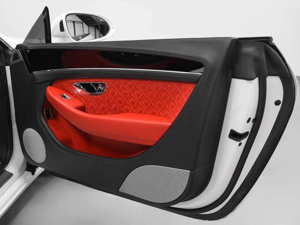 Used 2022 Bentley Continental GT image 32