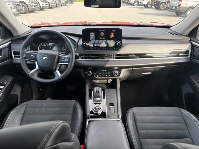 Used 2023 Mitsubishi Outlander SE FWD image 12