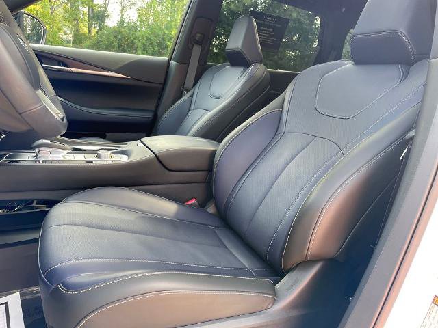 Certified 2026 INFINITI QX60 Sport w/ Dark Cargo Package AWD/4WD image 18