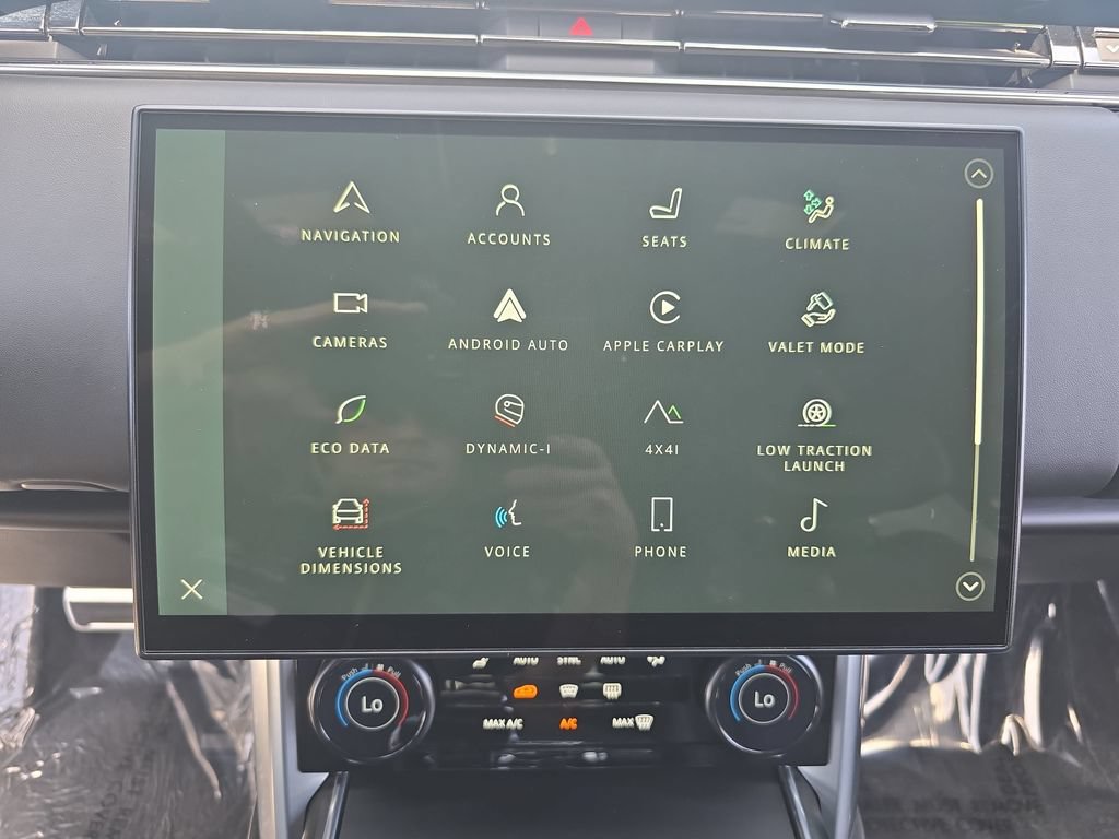 Certified 2023 Land Rover Range Rover SV AWD/4WD image 26