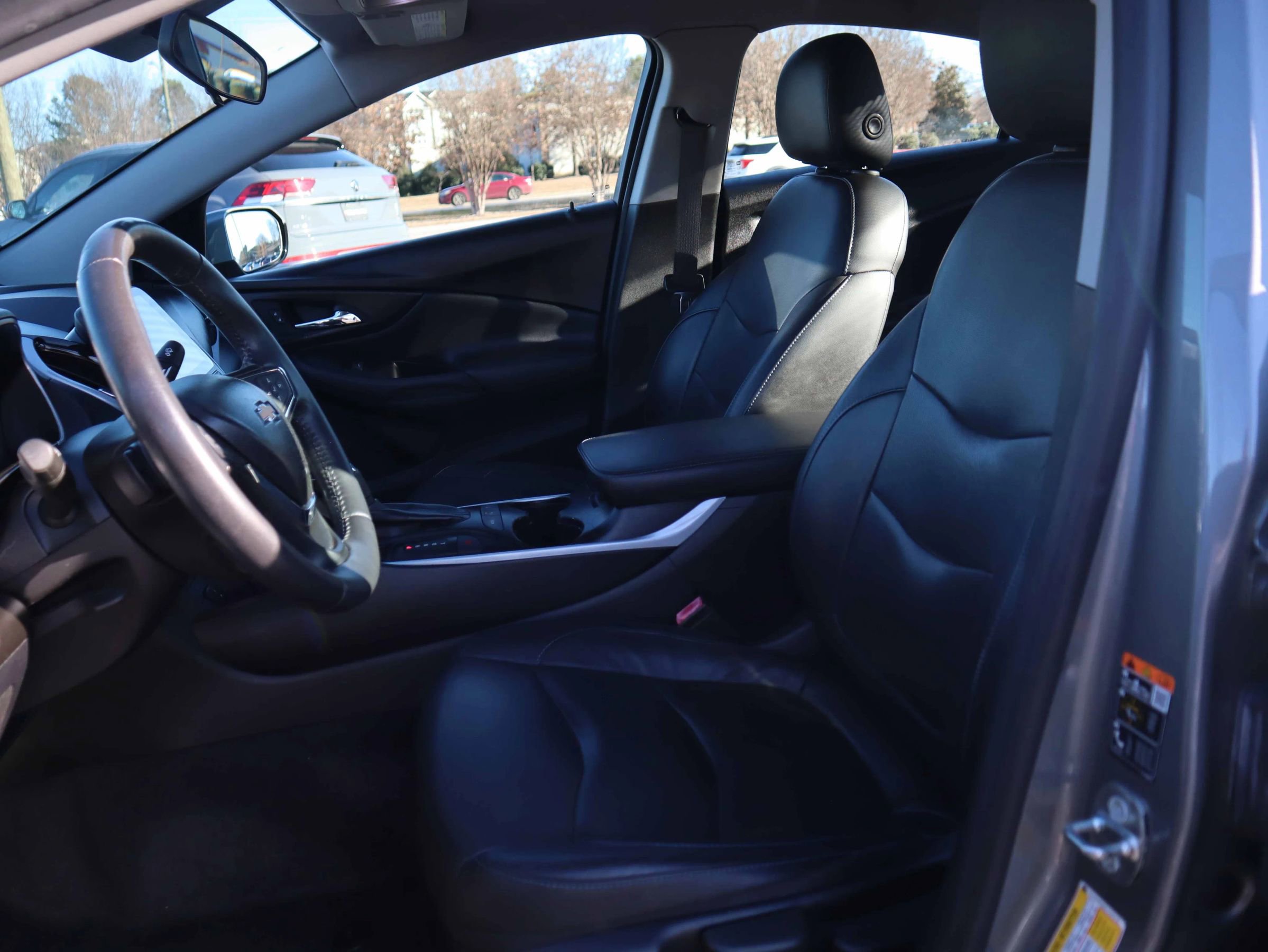 Used 2018 Chevrolet Volt LT w/ LPO, Blackout Package image 2