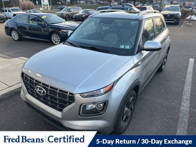 Used 2023 Hyundai Venue SEL video 2