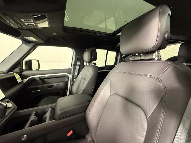 New 2026 Land Rover Defender 110 X-Dynamic SE AWD/4WD image 16